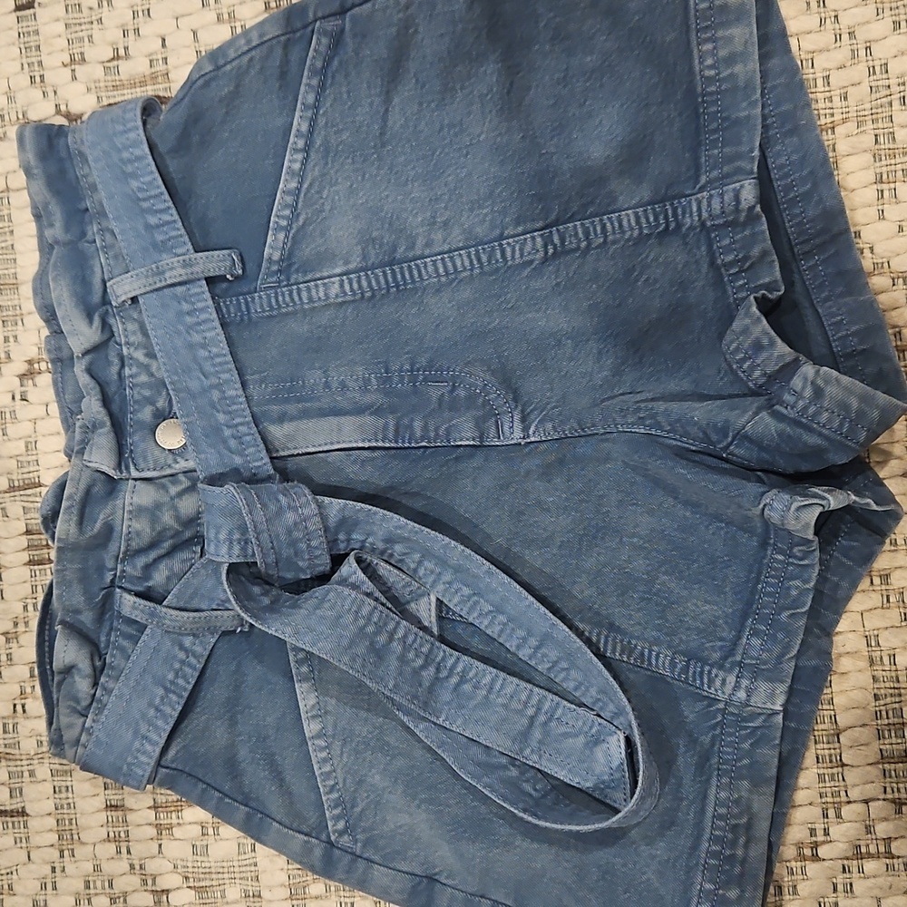 NEW! UNIVERSAL THREAD Women's High Waisted Paper Bag Blue Denim Jean Shorts 2/26 - Picture 2 of 5